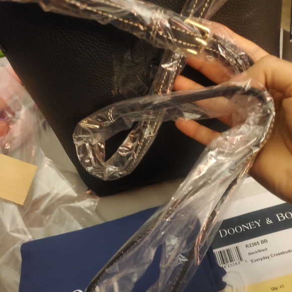 Dooney & Bourke Pebble Grain Everyday Crossbody Shoulder Bag large NWT - Picture 6 of 11